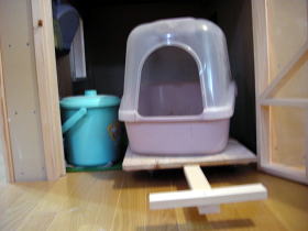 猫トイレを乗せたキャスター付きの台